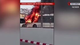 VIDEO Troleibuz în flăcări, în Capitală! Șoferul s-a salvat singur